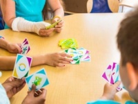 Alguns jogos de cartas estimulam memória, cooperação e autocontrole