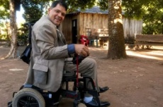  Cadeirante morre após ser atingido por caminhão da prefeitura em cruzamento de Costa Rica 