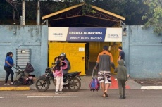  Com saudade da escola, alunos iniciam mais um semestre nesta terça 