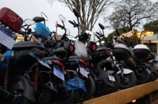  Força-tarefa em comércios de Dourados apreende 'motinhas elétricas' à venda 