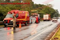  Mulher perde controle ao desviar de animal e capota veículo 