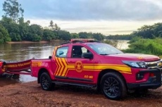  Pescador encontra corpo de homem boiando em rio 