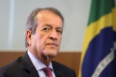  Valdemar diz que \'ninguém aprovou\' carta de Flávio e que ele não avisou ao pai que sairia do país 