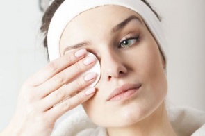 Pele limpa! 5 passos para remover a maquiagem corretamente