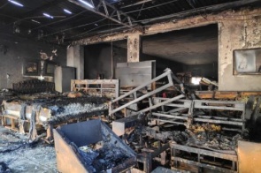 Loja de colchões é destruída pelo fogo em Dourados