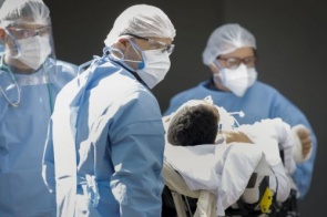 Brasil tem mais de 100 mortes por coronavírus em um dia pela 1ª vez e chega a 686
