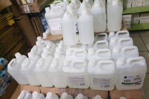 Acadêmicos de química da UFGD doam 500 litros de álcool 70 para Saúde de Itaporã