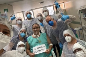 Após 20 dias na UTI por coronavírus, paciente deixa hospital regional de MS