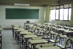 Governo reconhece que aulas após férias antecipadas podem não voltar