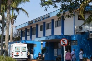Médicos denunciam lotação em área verde do HV e pacientes 'aglomerados' em corredores