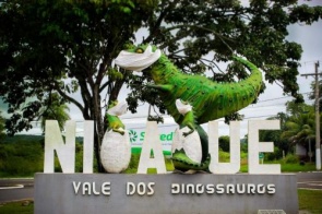 Depois da Linguiça de Maracaju, "dinos" de Nioaque aparecem mascarados