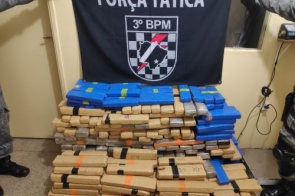 Polícia apreende mais de 350 kg de maconha e fecha entreposto da droga em residência