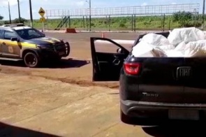 Polícia encontra quase meia tonelada de maconha na carroceria de utilitário