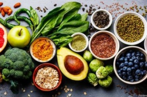 Nutricionista elenca os 35 alimentos mais saudáveis de todos