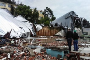 Ventos e chuvas fortes provocam três mortes em Santa Catarina