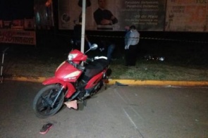 Adolescente pilota moto embriagado e tio morre após queda na Coronel Ponciano