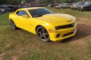 Camaro amarelo apreendido em ação contra tráfico é vendido a R$ 88 mil em leilão