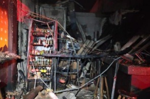 Dourados: Fogo destrói lanchonete, invade loja e queima várias motocicletas