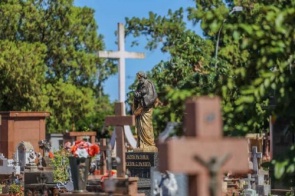 Para evitar corpos em postos de saúde, prefeitura muda regras para sepultamentos