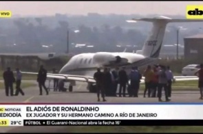 Após 6 meses de prisão, Ronaldinho e irmão deixam o Paraguai