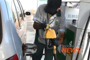 Preço da gasolina em Dourados varia entre R$ 4,35 e R$ 4,69, afirma pesquisa