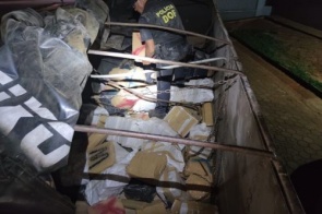 Polícia apreende carreta com mais de três toneladas de maconha