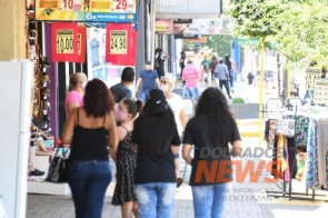 Dourados: Novo decreto diminui toque de recolher e libera venda de bebidas em bares até as 23h