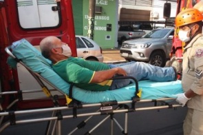 Homem fica ferido ao ser atropelado por veículo na região central de Dourados