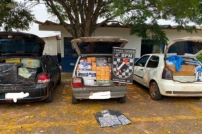 Condutores tentam fugir da PM com carros cheios de produtos paraguaios