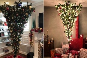 Árvore de Natal de cabeça para baixo vira tendência, seguida até por Ariana Grande