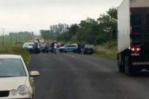 Polícia "fecha" rodovia em negociações com homem que ameaçava matar a ex