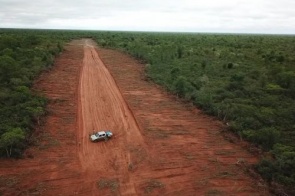 Polícia paraguaia descobre pista clandestina na fronteira com MS
