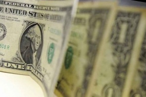 Dólar inicia ano em forte alta e fecha a R$ 5,26