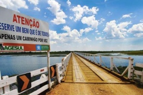 Ponte sobre rio na MS-249 em Corumbá é interditada para reforma