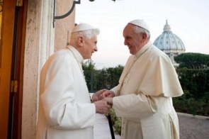 Papa Francisco e emérito Bento XVI tomaram a vacina contra coronavírus