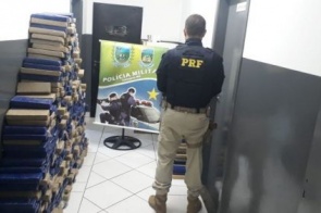 Perseguido por PM e PRF, traficante abandona 581 quilos de maconha