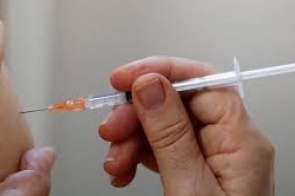 Projeto proíbe governo de transferir ao cidadão responsabilidade pela vacina