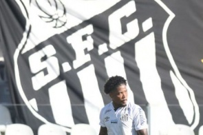 Com apoio de Pelé e Neymar, Santos busca 4º título da Libertadores