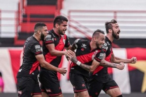 São Paulo se afunda na má fase, perde do Atlético-GO e amplia tabu sem vitórias