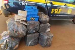 Traficantes abandonam carro com 218 quilos de drogas após perseguição
