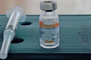Após semana mais letal da pandemia, Reinaldo diz para usar todo estoque de vacina