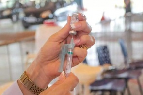 Além de doses da Fiocruz, Brasil receberá mais 4 milhões de vacinas da OMS