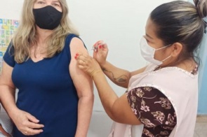 Itaporã: Inicia vacinação contra COVID-19 em professores e profissionais da educação