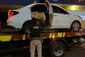 Polícia apreende quase 400 kg de maconha após 'perseguição de cinema' em MS