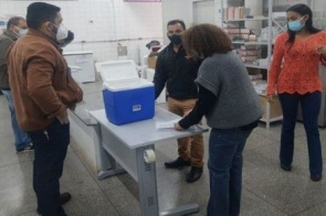 Governo de MS distribui aos municípios 97.500 doses da vacina da Astrazeneca