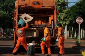 Obrigatória a partir de julho, municípios podem 'privatizar' coleta do lixo para cobrança