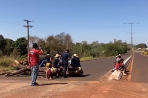 Indígenas mantém bloqueios em rodovias de MS e fecham quatro trechos