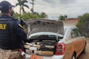 Polícia recupera veículo e apreende mais de 400kg de maconha