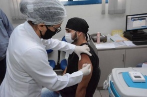 Dourados começa a vacinar população com dose 3 nesta sexta-feira