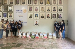 Interact Club de Itaporã faz entrega de cestas básicas aos Vicentinos de Itaporã
